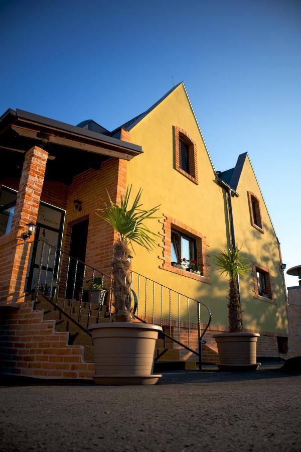Penzion Wellness & Restaurant Zoborska, Free Parking Nitra Bagian luar foto