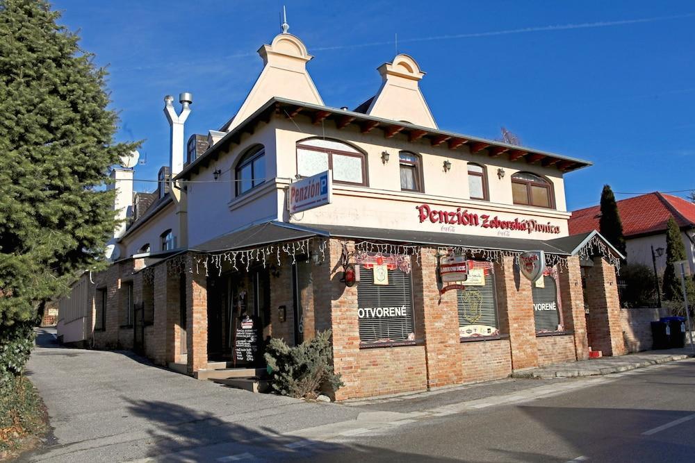 Penzion Wellness & Restaurant Zoborska, Free Parking Nitra Bagian luar foto
