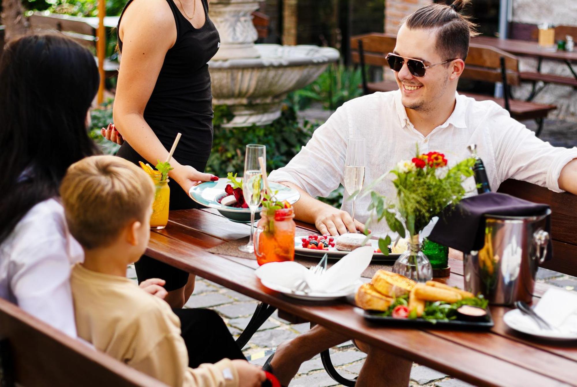 Penzion Wellness & Restaurant Zoborska, Free Parking Nitra Bagian luar foto